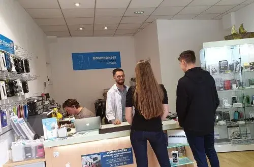 DomPhone69